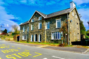 Spacious 6 Bedroom Home in Snowdonia National Park